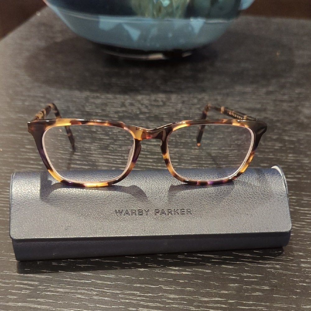 Warby Parker Brown Tortoiseshell Glasses with Classic Round Frames